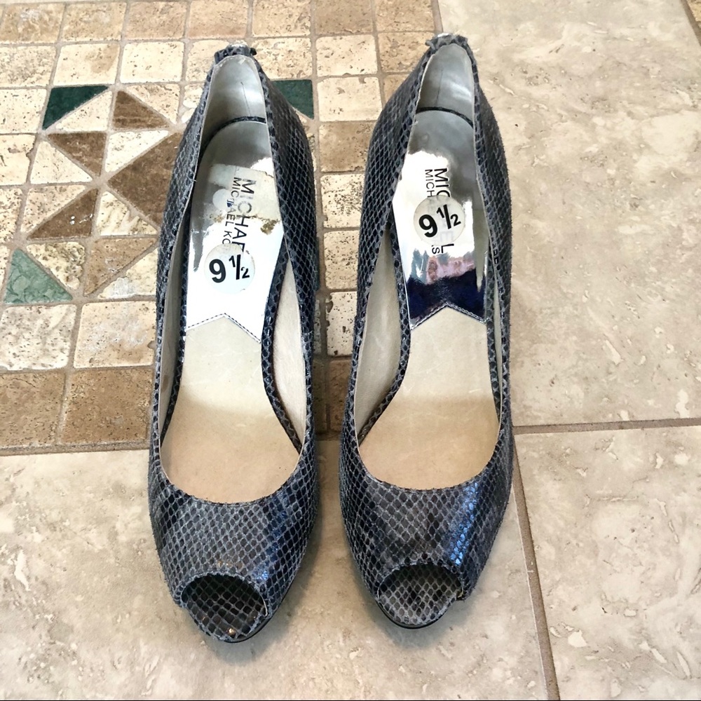 Michael Michael Kors Python Peep Toe Pump Sz 9.5! - image 2